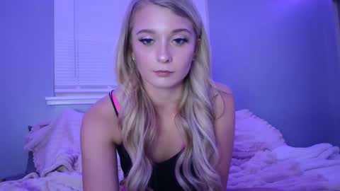 Snapshot of blonde_stella chatting on 4, 1, 2025 Blonde Stella online show from 4, 1, 2025