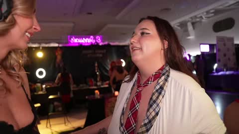 Snapshot of blondefoxsilverfox chatting on 1, 2, 2025 blondefoxsilverfox online show from 1, 2, 2025