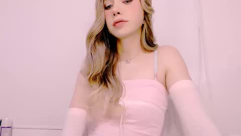 Snapshot of blondetwinkcum19 chatting on 1, 3, 2025 zoey madisson 3 online show from 1, 3, 2025