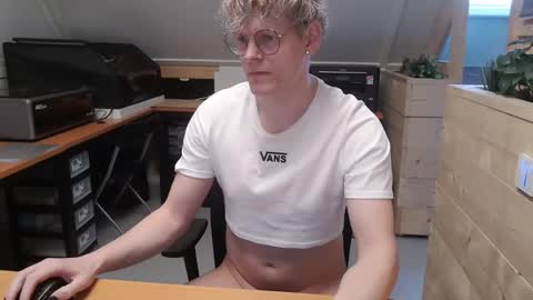 Snapshot of blondguy30 chatting on 19, 2, 2026 Sven online show from 19, 2, 2026
