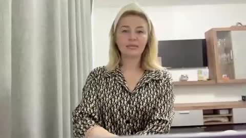 Snapshot of blondie_xoxoxo chatting on 11, 9, 2025 blondie_xoxoxo online show from 11, 9, 2025