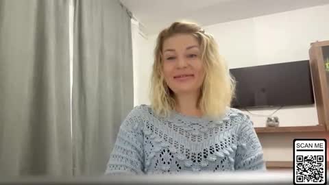 blondie_xoxoxo online show from 10, 10, 2025