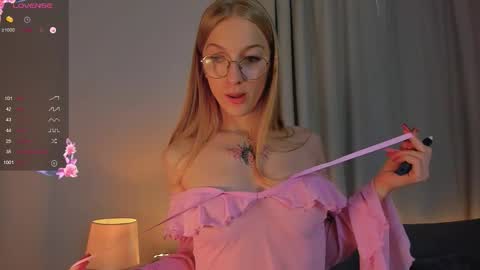 Snapshot of blondiemuse_ chatting on 2, 10, 2025 Eva online show from 2, 10, 2025