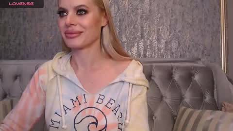 Snapshot of blondiestarxxx chatting on 27, 9, 2025 Helen online show from 27, 9, 2025