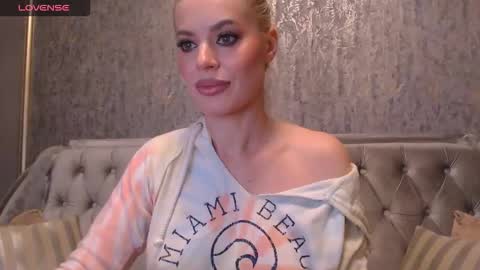 Snapshot of blondiestarxxx chatting on 29, 9, 2025 Helen online show from 29, 9, 2025