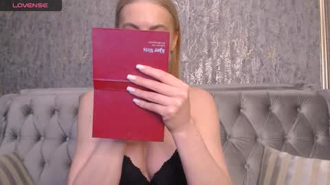 Snapshot of blondiestarxxx chatting on 24, 11, 2025 Helen online show from 24, 11, 2025