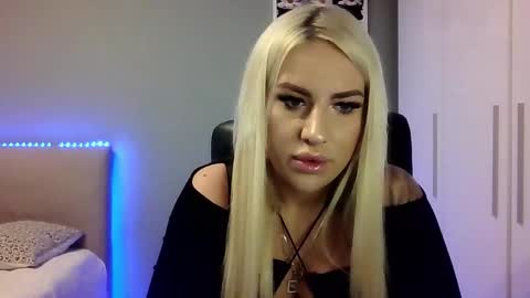 Snapshot of blondleyla chatting on 1, 11, 2025 BlondLeyla online show from 1, 11, 2025