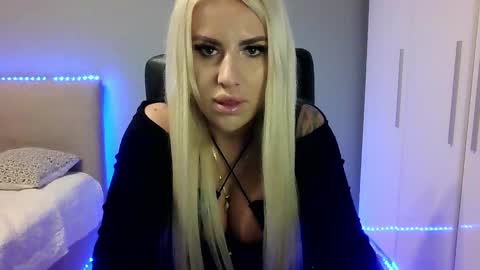 Snapshot of blondleyla chatting on 1, 11, 2025 BlondLeyla online show from 1, 11, 2025