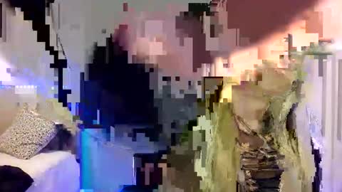 Snapshot of blondleyla chatting on 4, 11, 2025 BlondLeyla online show from 4, 11, 2025