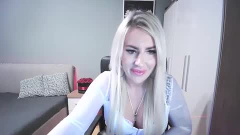 Snapshot of blondleyla chatting on 16, 12, 2025 BlondLeyla online show from 16, 12, 2025