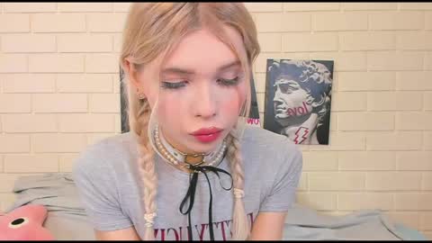 Snapshot of blondy_fina chatting on 19, 10, 2025 blondy_fina online show from 19, 10, 2025