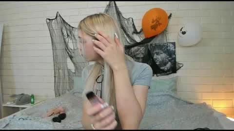 Snapshot of blondy_fina chatting on 30, 10, 2025 blondy_fina online show from 30, 10, 2025