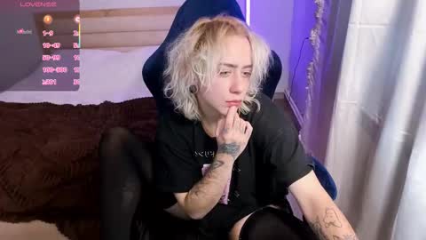 Snapshot of blooming_soul chatting on 24, 11, 2025 blooming_soul online show from 24, 11, 2025