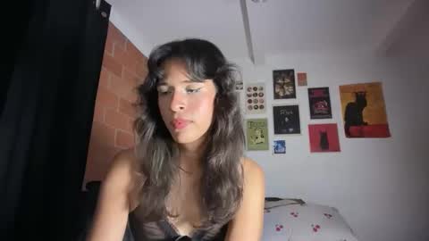 Snapshot of bloomingbella chatting on 15, 10, 2025 Bella Bloom ts online show from 15, 10, 2025
