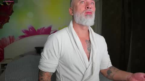 Snapshot of blowmyxxl chatting on 19, 12, 2025 Nico online show from 19, 12, 2025