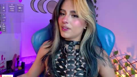 Snapshot of blue_kittenn chatting on 11, 9, 2025 blue_kittenn online show from 11, 9, 2025