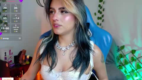 Snapshot of blue_kittenn chatting on 13, 9, 2025 blue_kittenn online show from 13, 9, 2025