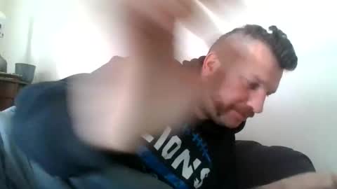 bluedemoneyes1986 online show from 18, 2, 2025