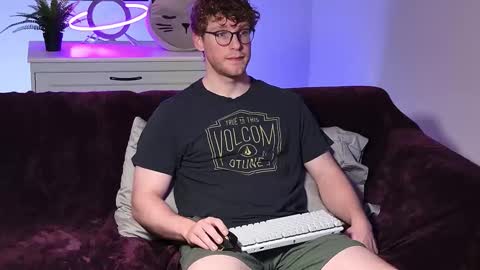 blueeyedtallguy online show from 18, 11, 2025