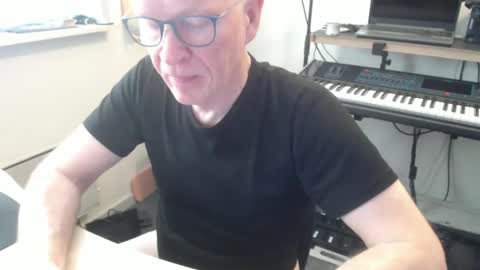 Snapshot of blueeyesn8 chatting on 14, 11, 2025 blueeyesn8 online show from 14, 11, 2025