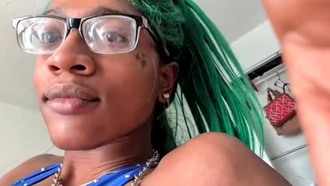 Snapshot of blushbitxh chatting on 10, 12, 2024 BLUSHBITXH online show from 10, 12, 2024