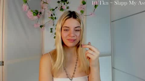 Snapshot of blushkitty chatting on 10, 10, 2025 Chloe online show from 10, 10, 2025