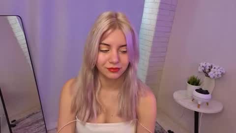 Snapshot of blushkitty chatting on 28, 10, 2025 Chloe online show from 28, 10, 2025