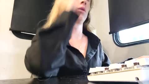 Snapshot of bmorganne420 chatting on 16, 11, 2025 MamaMorgan online show from 16, 11, 2025