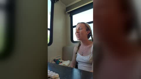 MamaMorgan online show from 2, 2, 2026