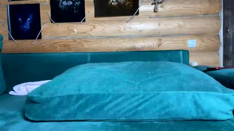 Nail and Olivia online show from 3, 11, 2025