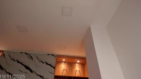 Bonnie Luxury online show from 19, 11, 2025