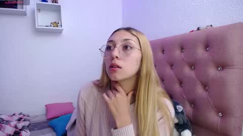Soffy Brooks Independent model online show from 10, 9, 2025
