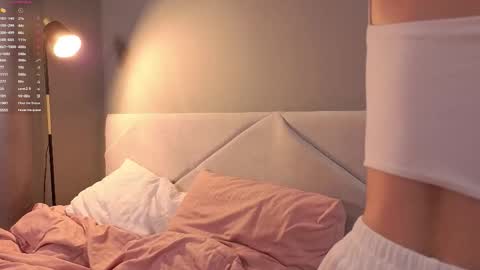 Snapshot of bonnyflower chatting on 5, 11, 2025 Eva online show from 5, 11, 2025