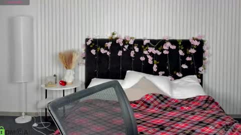 Milena online show from 4, 12, 2025