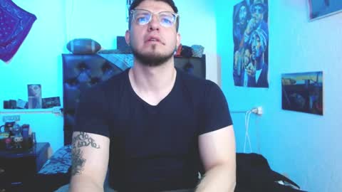 brad hot boy online show from 19, 11, 2025