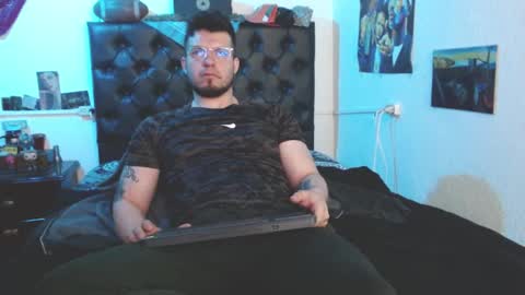 brad hot boy online show from 7, 2, 2026