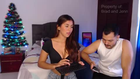Snapshot of bradandjenn chatting on 17, 12, 2024 Your favorite couple and the best butt on Chatur online show from 17, 12, 2024