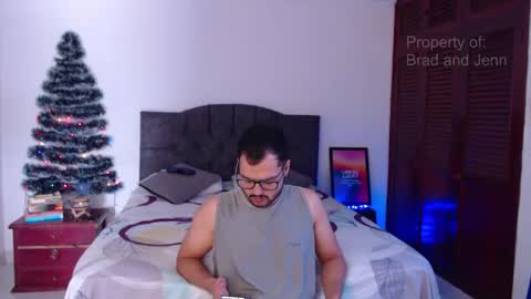 Snapshot of bradandjenn chatting on 24, 12, 2024 Your favorite couple and the best butt on Chatur online show from 24, 12, 2024