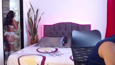 Snapshot of bradandjenn chatting on 19, 9, 2025 Your favorite couple and the best butt on Chatur online show from 19, 9, 2025