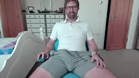 bradley77777 online show from 17, 2, 2025