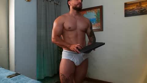 Snapshot of bradley_martinez chatting on 21, 11, 2025 Bradley Martinez online show from 21, 11, 2025