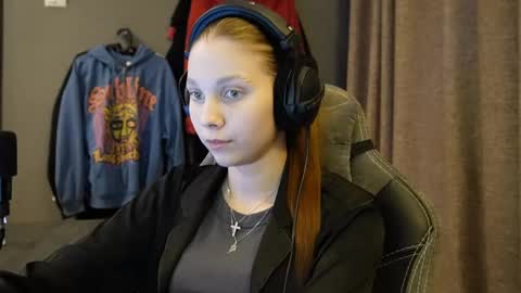 Snapshot of brandamatteson chatting on 17, 11, 2025 Alice online show from 17, 11, 2025