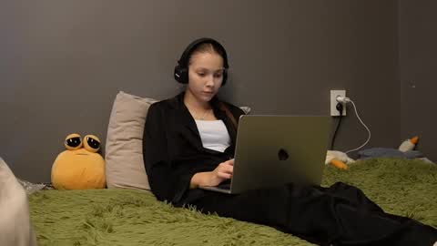 Snapshot of brandamatteson chatting on 30, 11, 2025 Alice online show from 30, 11, 2025