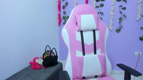 Snapshot of bratz_evans chatting on 14, 12, 2024 bratz_evans online show from 14, 12, 2024