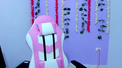 Snapshot of bratz_evans chatting on 18, 12, 2024 bratz_evans online show from 18, 12, 2024
