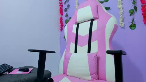 Snapshot of bratz_evans chatting on 12, 1, 2025 bratz_evans online show from 12, 1, 2025