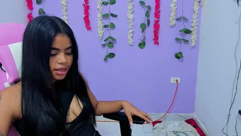 Snapshot of bratz_evans chatting on 12, 1, 2025 bratz_evans online show from 12, 1, 2025