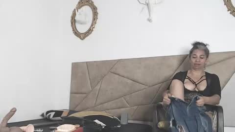 BRENDA VELASQUEZ online show from 8, 1, 2025