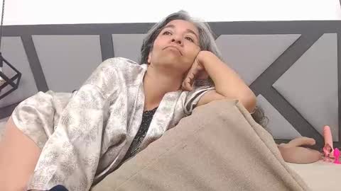 Snapshot of brenda_velasquez chatting on 10, 10, 2025 BRENDA VELASQUEZ online show from 10, 10, 2025