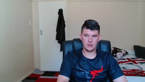 Snapshot of brendansexyboy098754 chatting on 25, 10, 2025 ask me lol online show from 25, 10, 2025